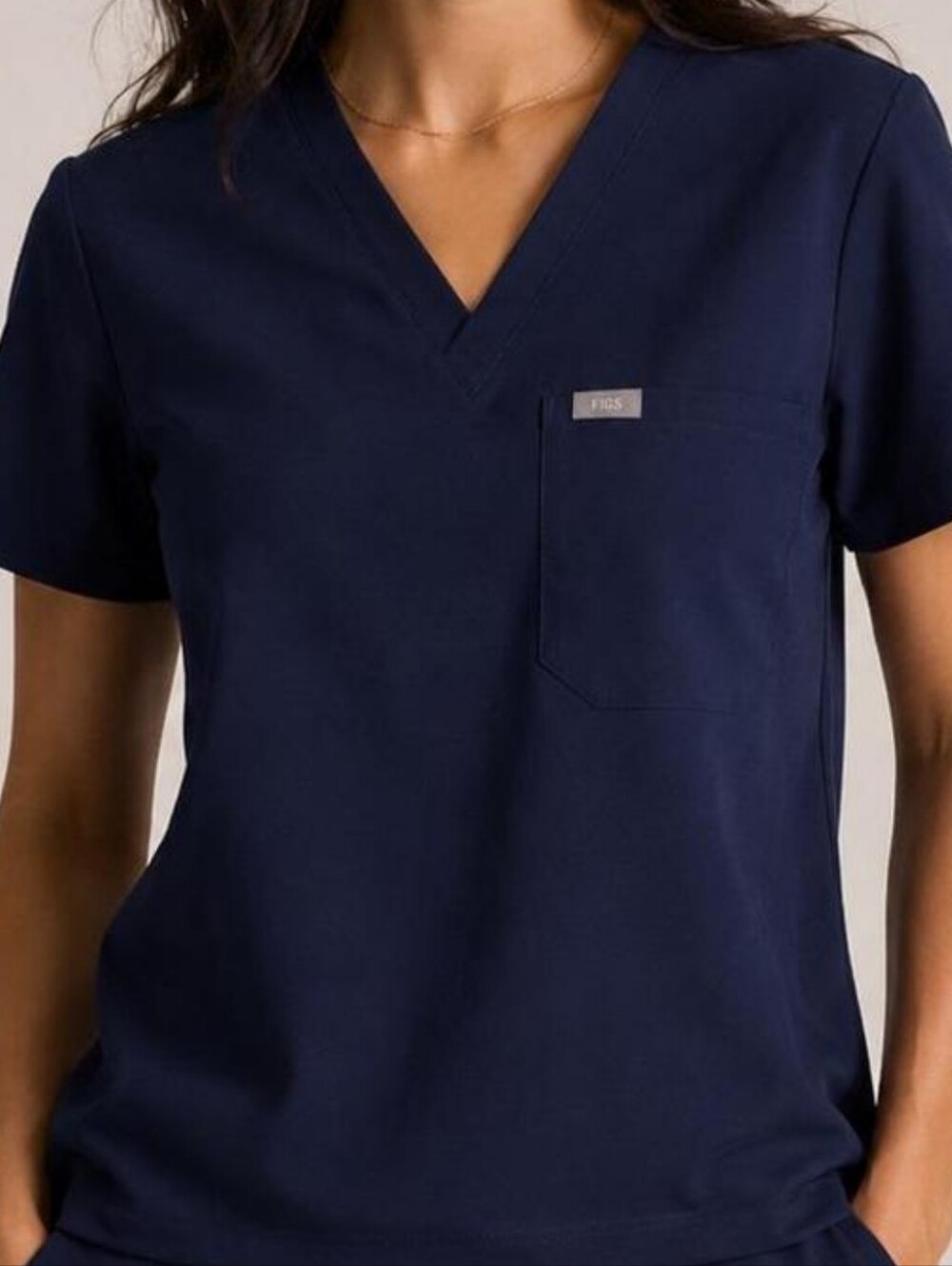 WOMENS FIG TECHNICAL COLLECTION SCRUB TOP IN NAVY SIZE MEDIUM W/1 POCKET